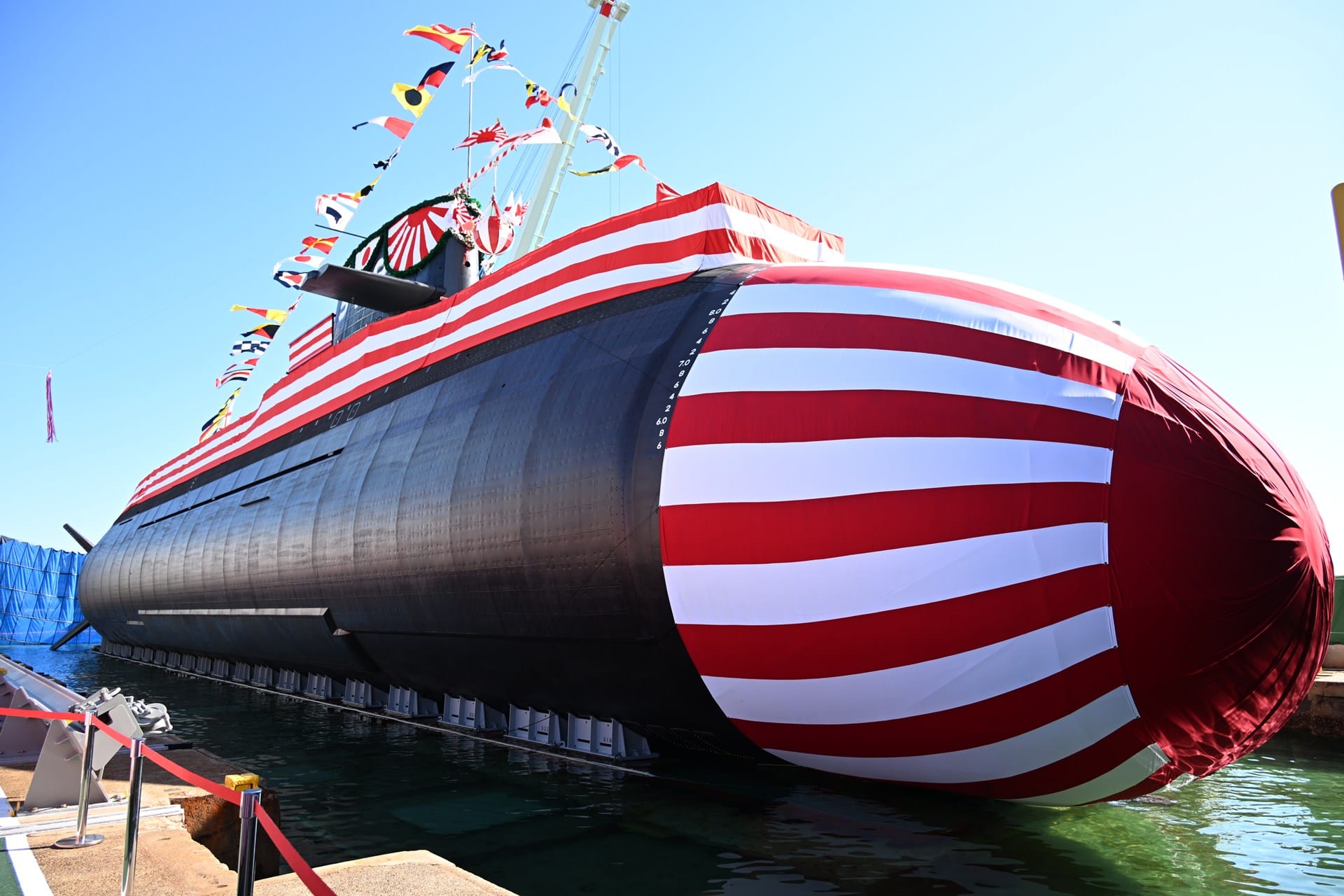 新造潜水艦「しょうげい」進水